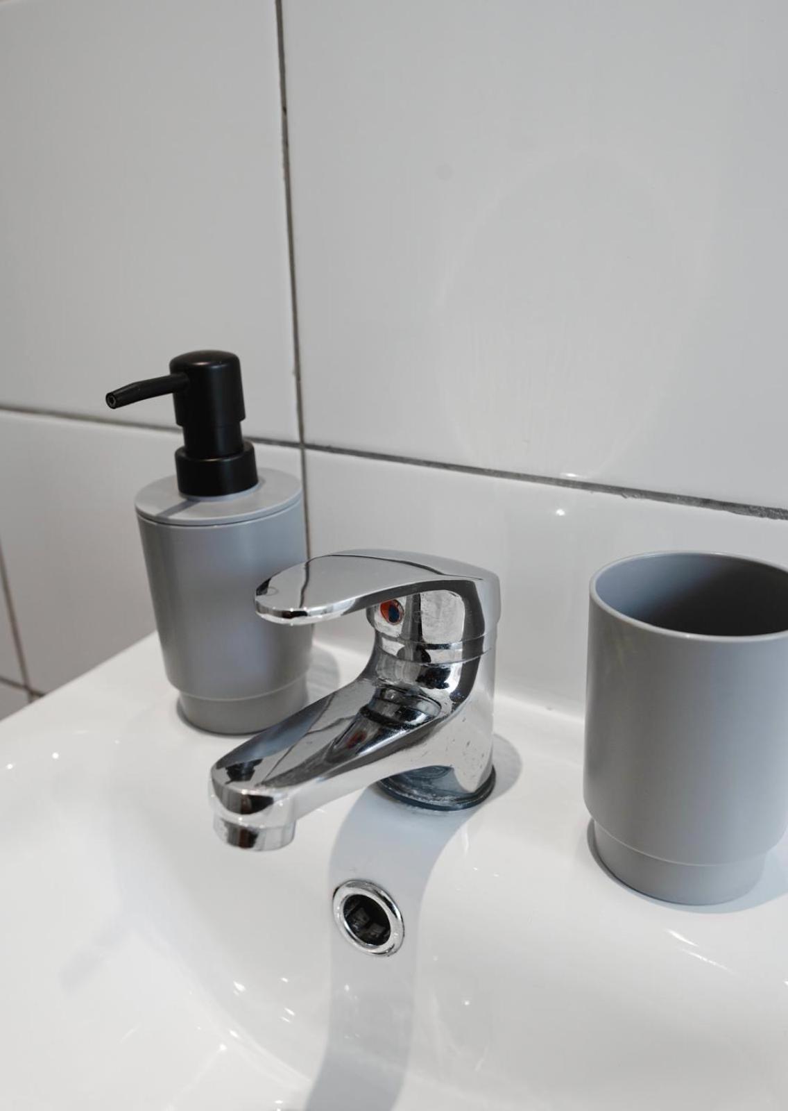Cosy Ensuite Bedroom I 5Min Walk From Bramall Lane Stadium Sheffield Bagian luar foto